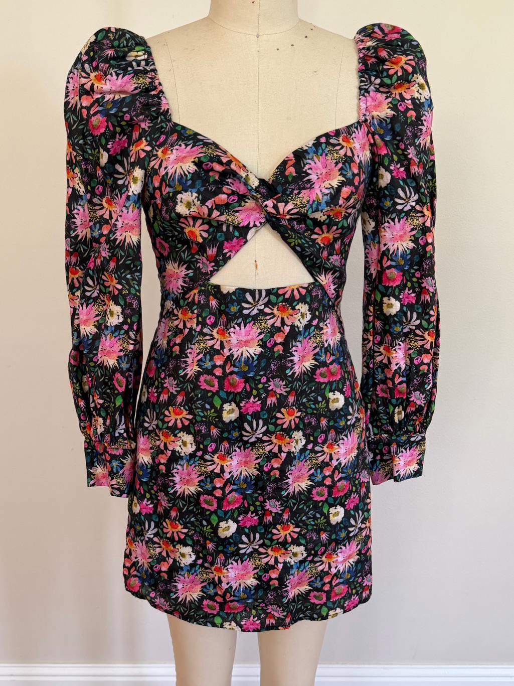 Elliatt Black Floral Twist-Front Puff Sleeve Mini Dress